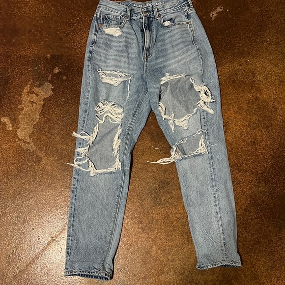 American Eagle Highest Rise Mom Jean - Picture 2 of 4